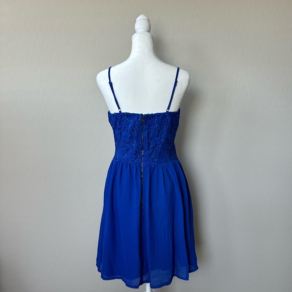 Soieblu Princess Cut Lace Bodice Dress - Picture 7 of 10